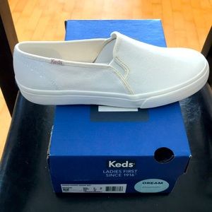 Brand New Size 9 dream foam slip on Keds